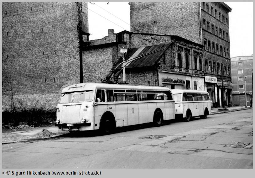 Ausgesonderter Obus Nr. 09(II) vom DDR-Typ LOWA W 602a mit der Berliner Wagen-Nr. 1548 mit Beiwagen vom Typ LOWA W 700